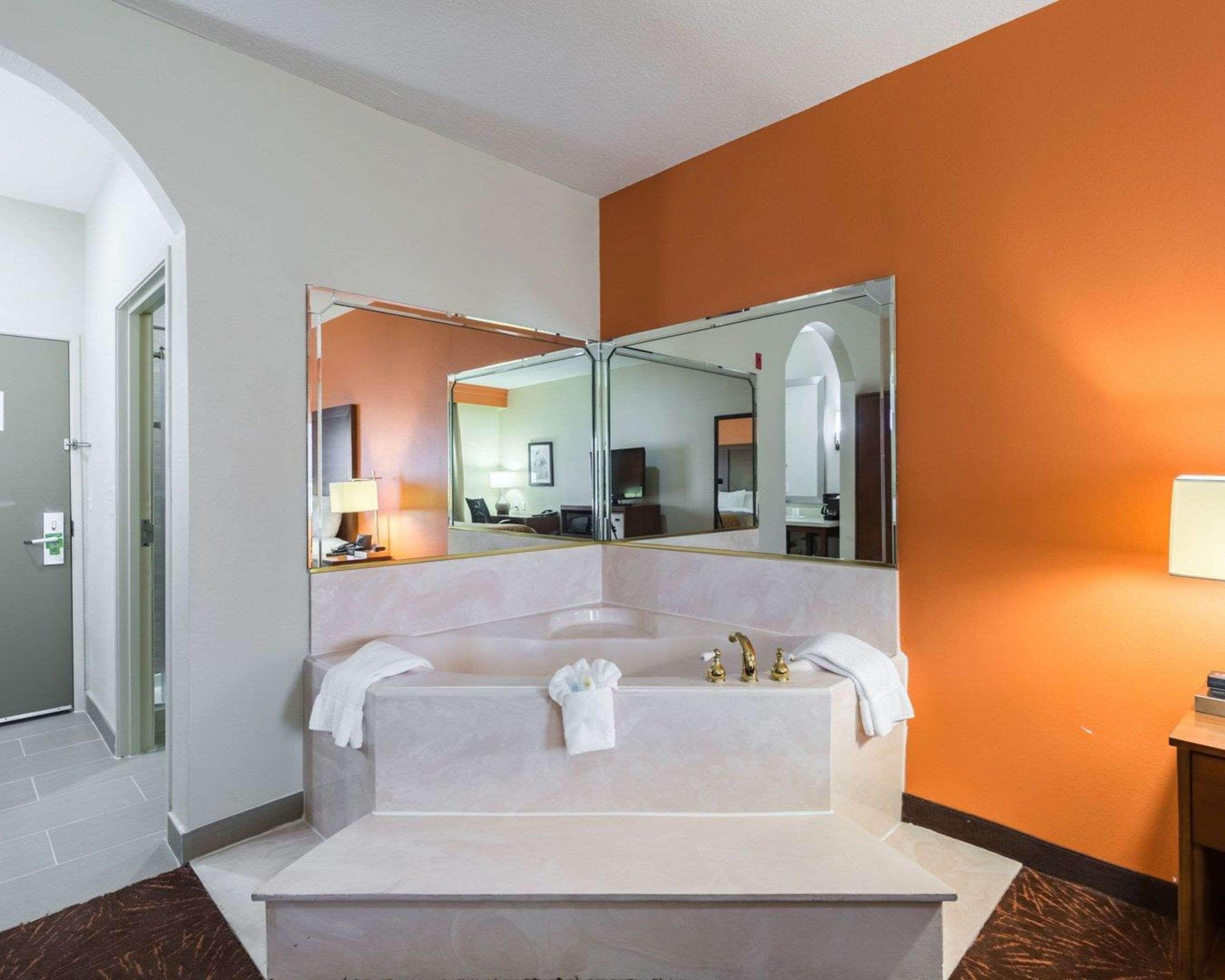 Econo Lodge Inn & Suites East Houston I-10 Bagian luar foto