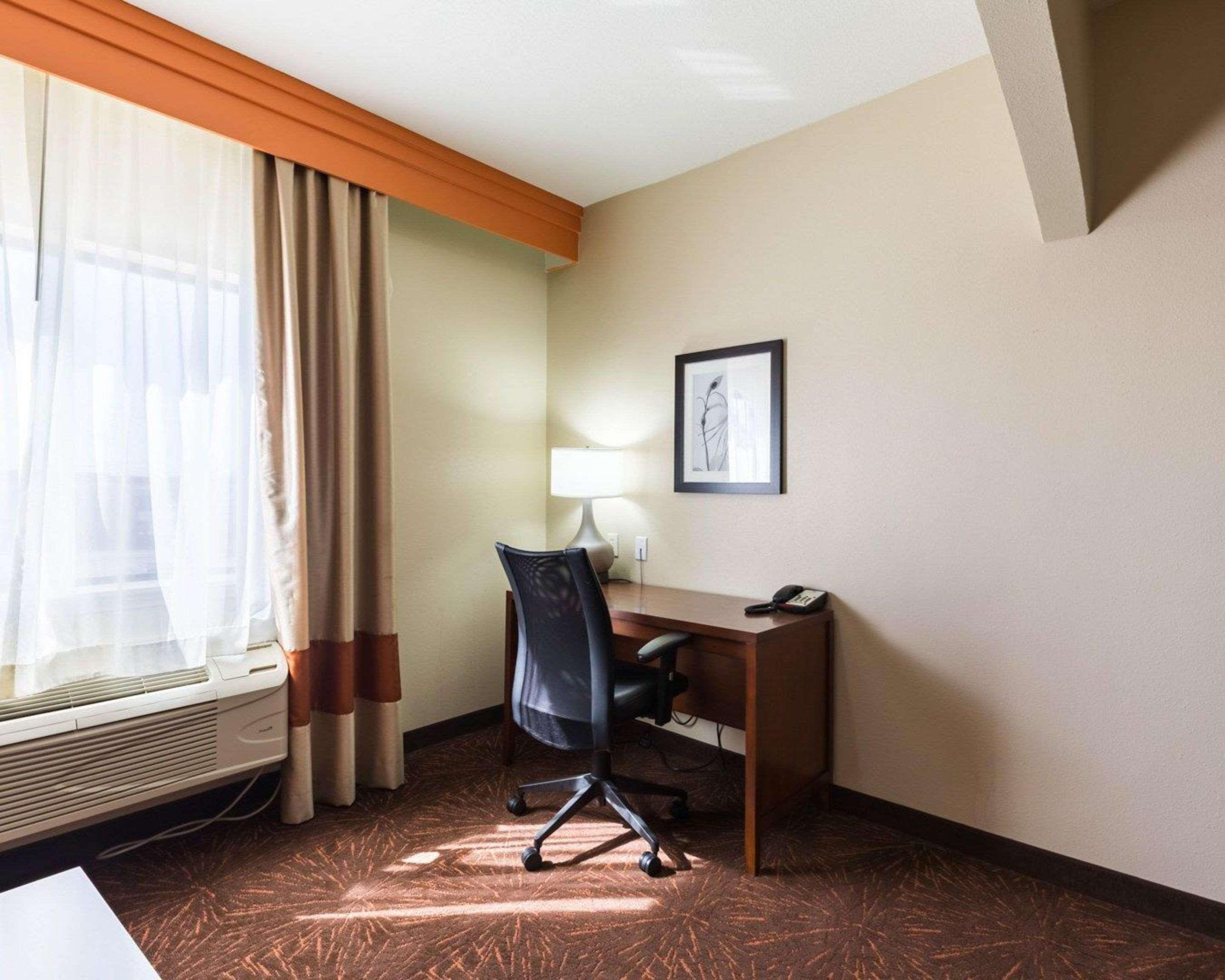 Econo Lodge Inn & Suites East Houston I-10 Bagian luar foto