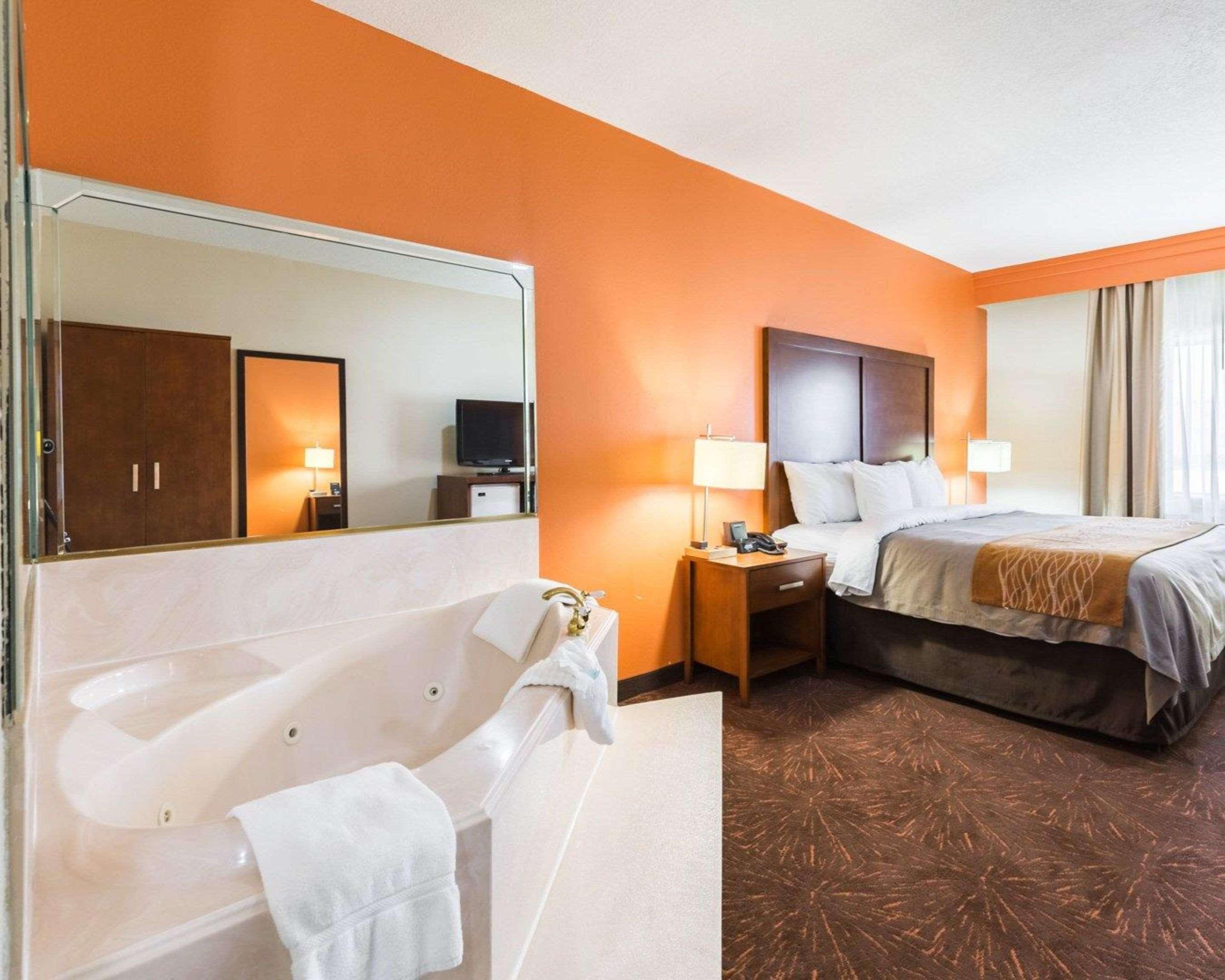 Econo Lodge Inn & Suites East Houston I-10 Bagian luar foto