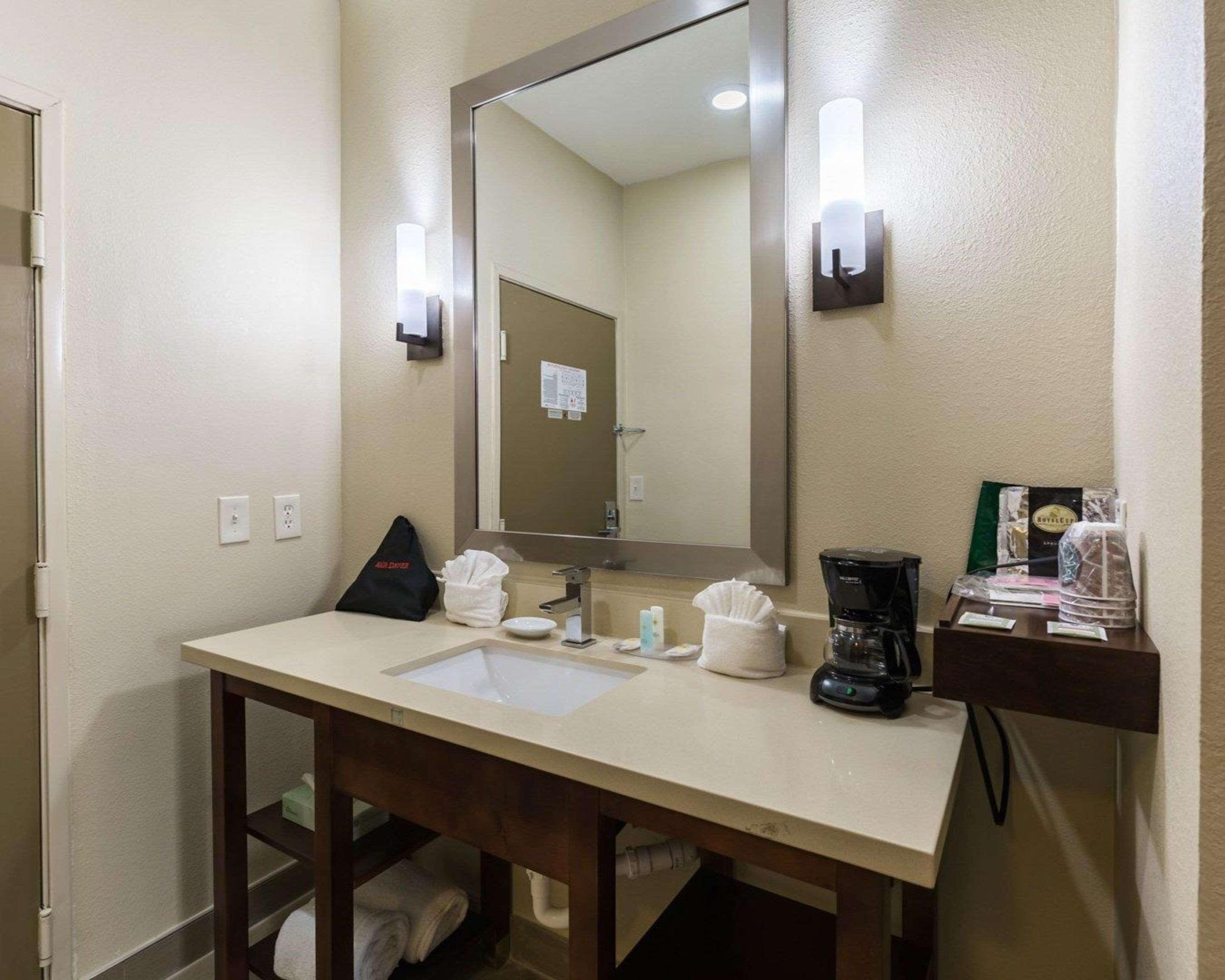 Econo Lodge Inn & Suites East Houston I-10 Bagian luar foto