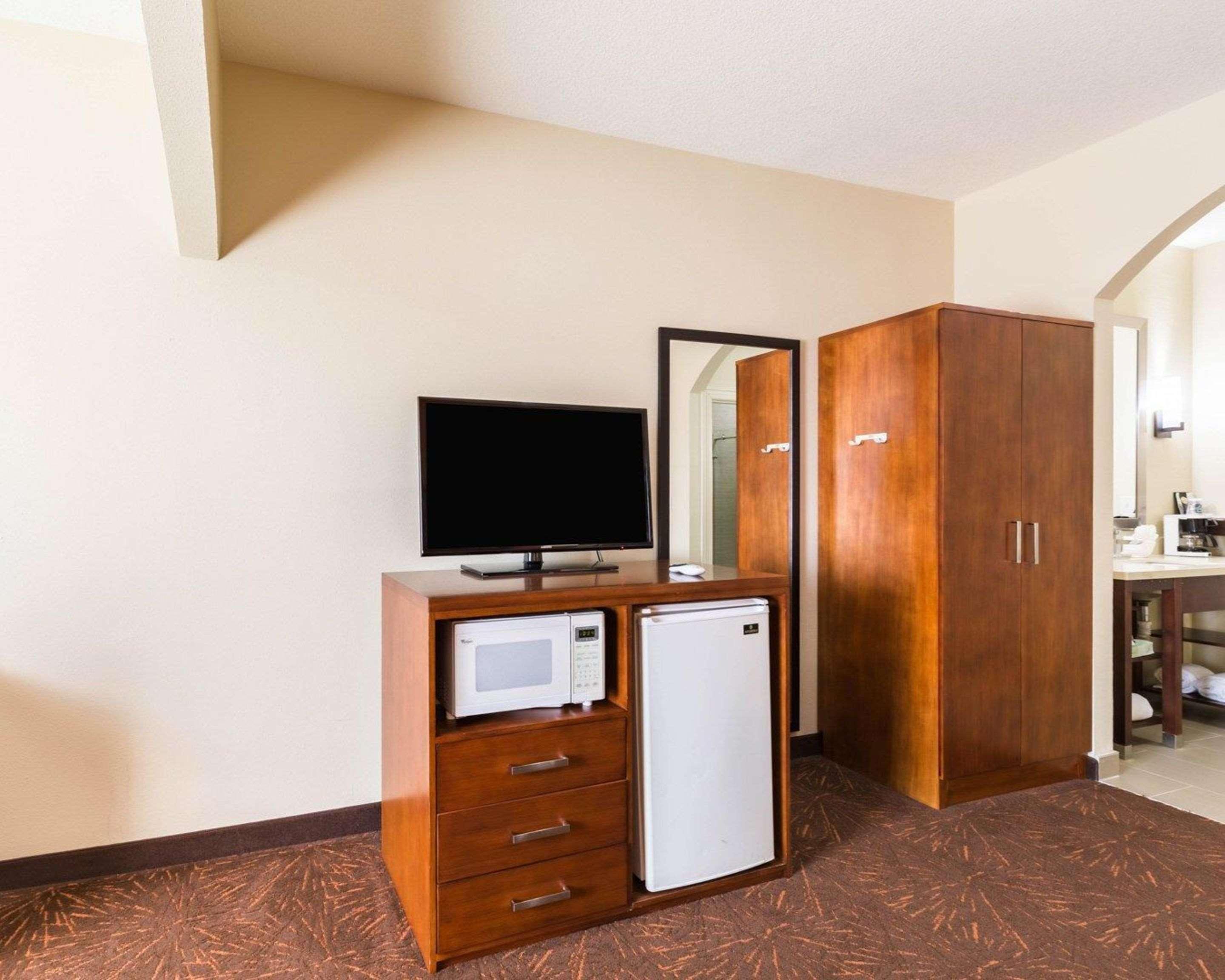 Econo Lodge Inn & Suites East Houston I-10 Bagian luar foto