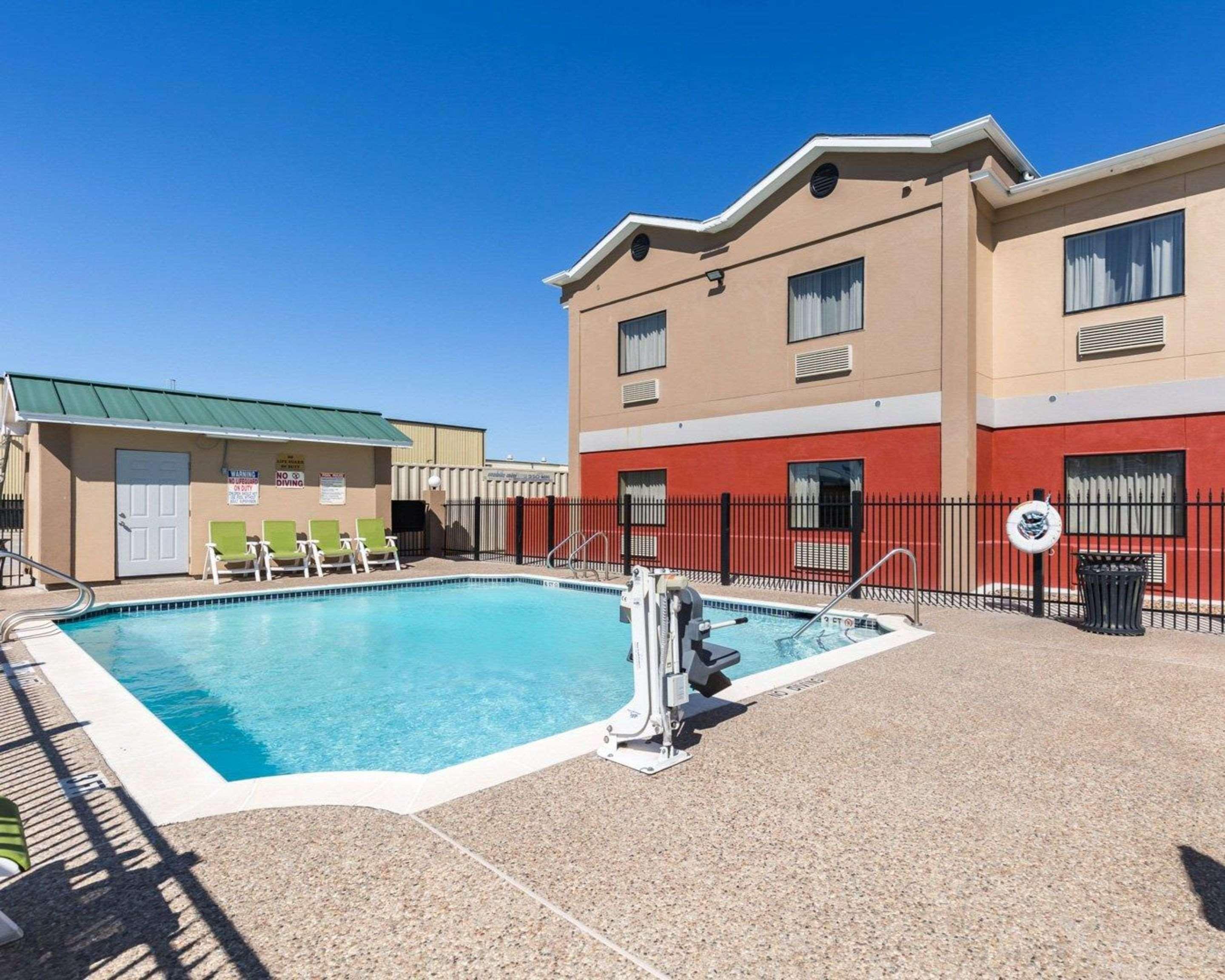 Econo Lodge Inn & Suites East Houston I-10 Bagian luar foto