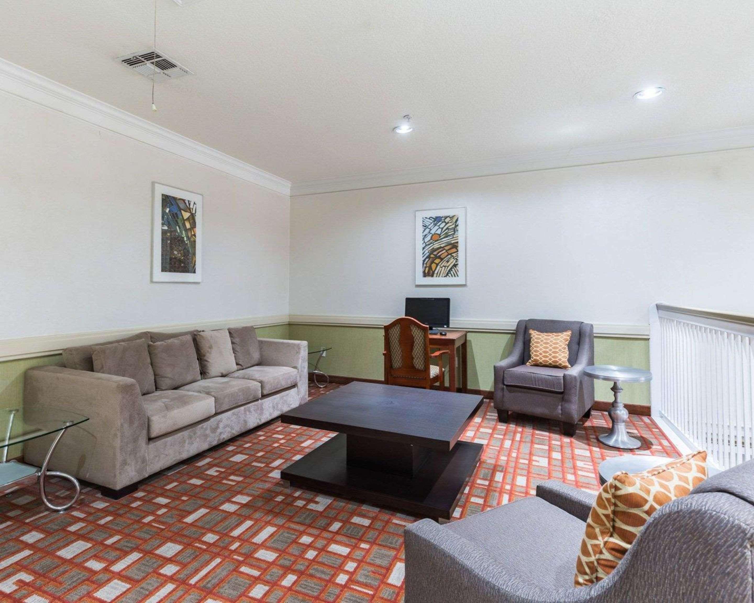 Econo Lodge Inn & Suites East Houston I-10 Bagian luar foto